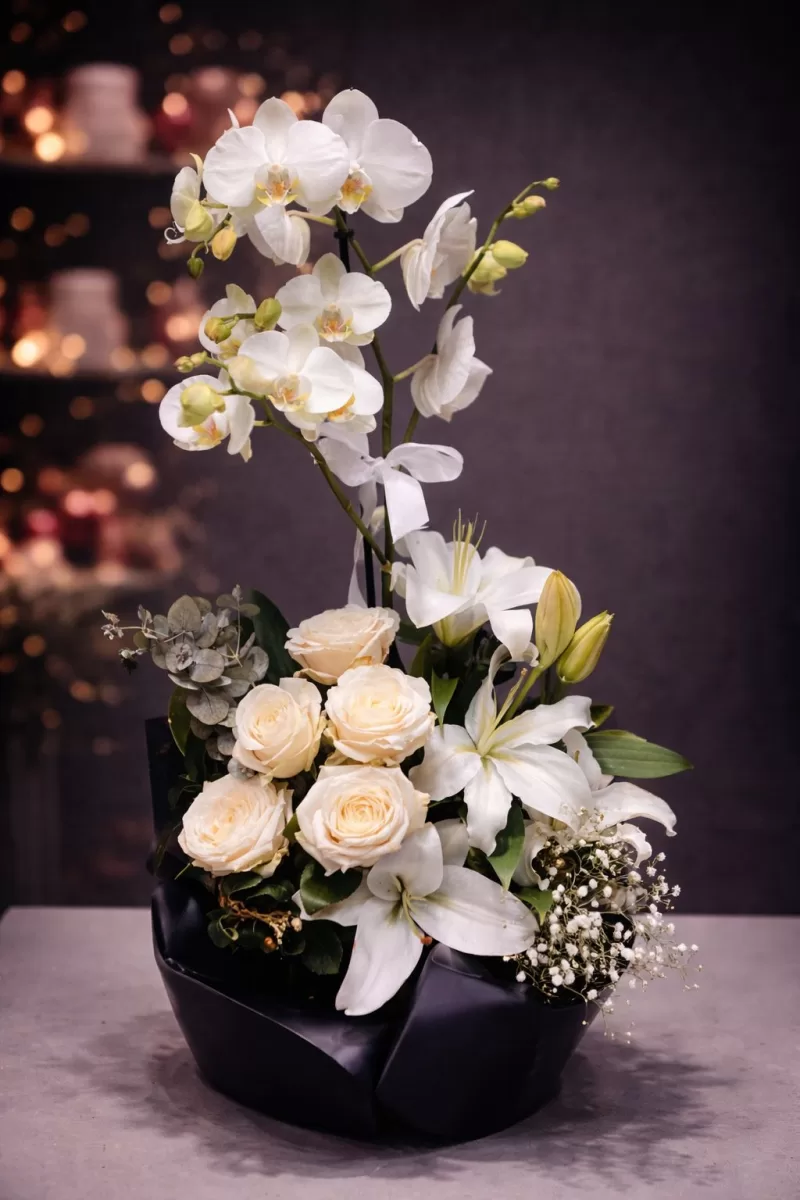 Beyaz Orkide, Gül & Lilyum Aranjmanı | Saf Zarafet