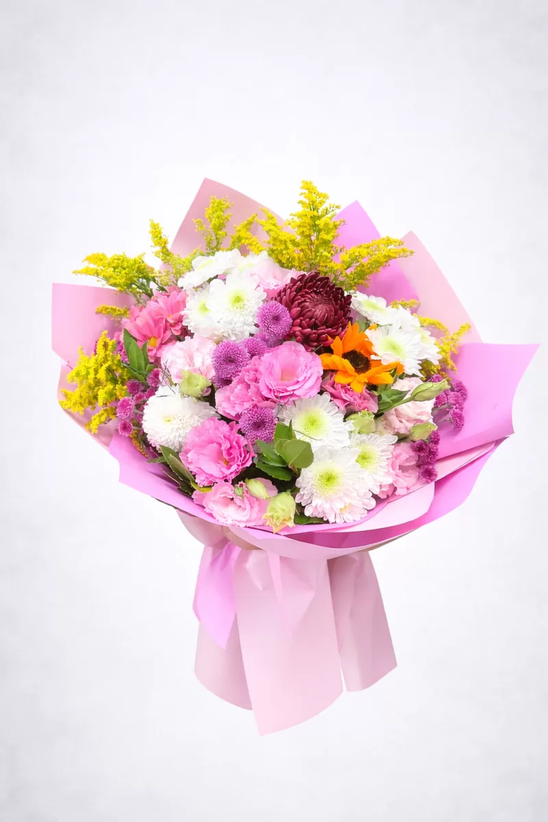 Pembe Tonlarda Renkli Karışık Çiçek Buketi – Canlı & Neşeli Tasarım
