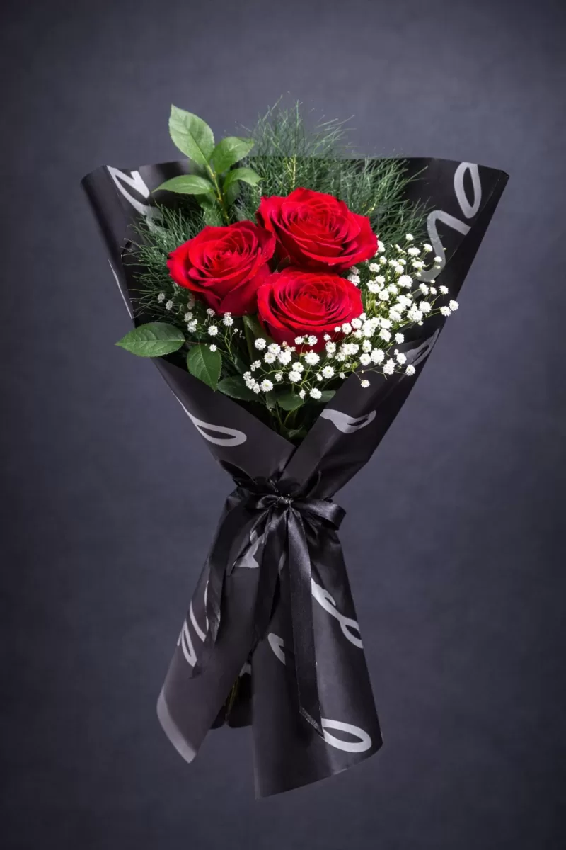 Sevgililer Günü 3’lü Kırmızı Gül Buketi – Siyah Premium Ambalaj