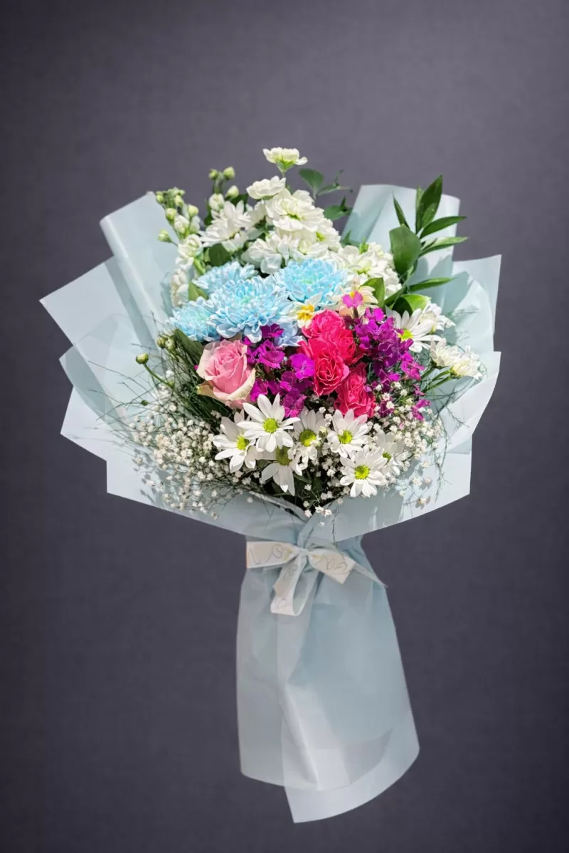 Mint Ambalajlı Karışık İthal Çiçek Buketi – Pastel Özel Tasarım