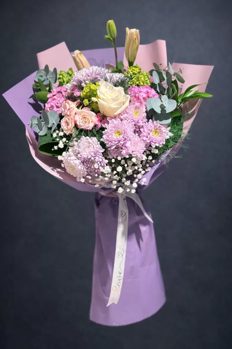 Pembe & Lila Tonlarda Karışık İthal Çiçek Buketi – Sevgililer Günü Özel