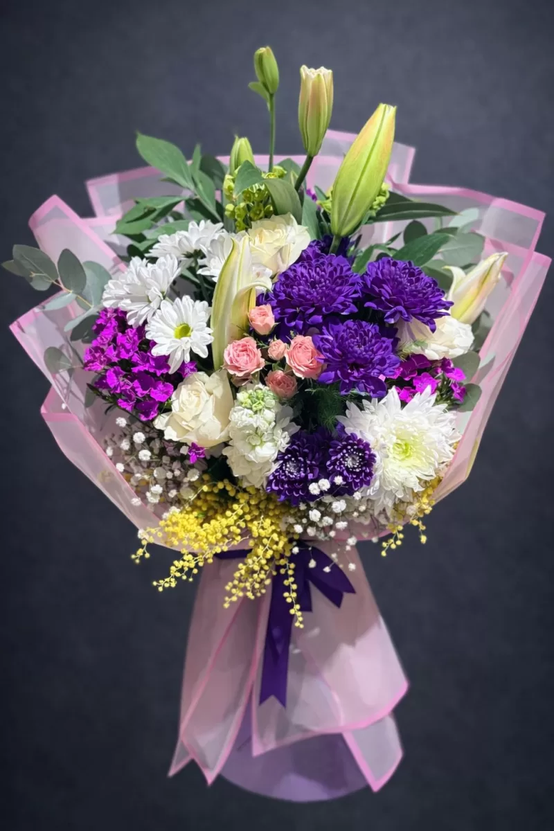 Mor & Beyaz Karışık İthal Çiçek Buketi – Sevgililer Günü Özel Tasarım