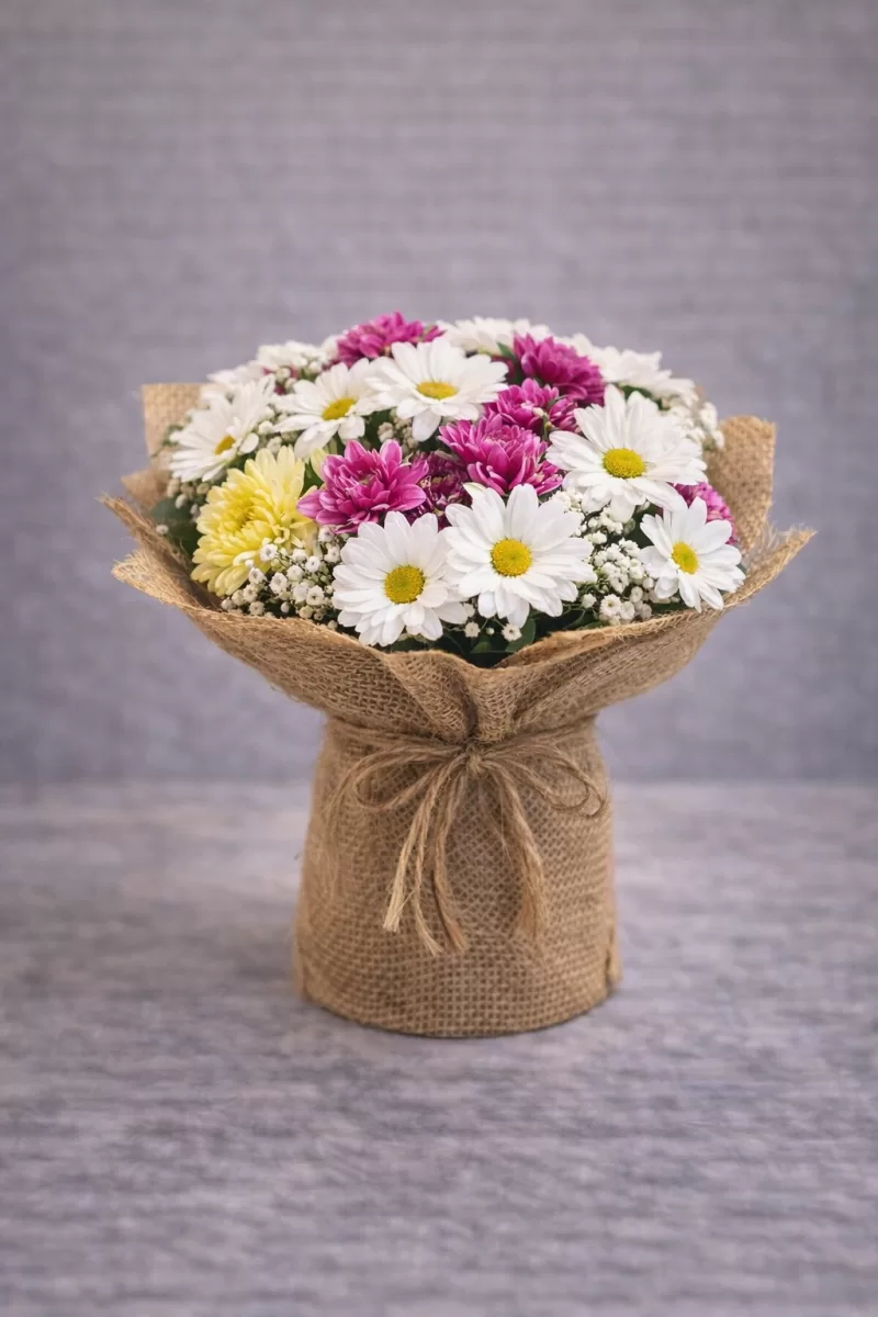 Papatya ve Krizantem Buketi – Doğal Karışık Çiçek Buketi